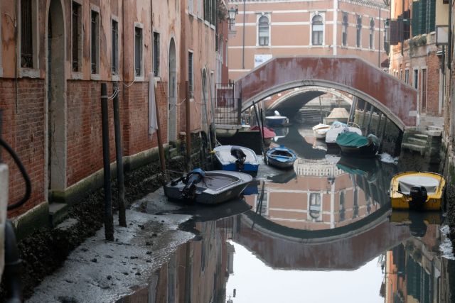 Ιταλία: Φόβοι για νέα ξηρασία – Λιγοστό νερό στον Πάδο, στέρεψαν τα κανάλια της Βενετίας