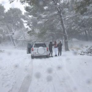 Κακοκαιρία «Μπάρμπαρα»: Σε εξέλιξη κύμα σφοδρών χιονοπτώσεων – Συναγερμός για νέα επιδείνωση