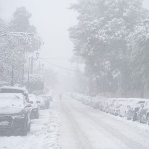 Κακοκαιρία Μπάρμπαρα: Δριμύ ψύχος και τη Δευτέρα – Πού θα χιονίσει
