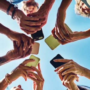 Gen Z: Μια γενιά που κανένας δεν μπήκε στον κόπο να την προσεγγίσει
