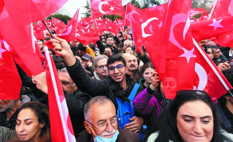 Τουρκικές εκλογές: Κλείνουν οι κάλπες για τους Τούρκους της Γερμανίας