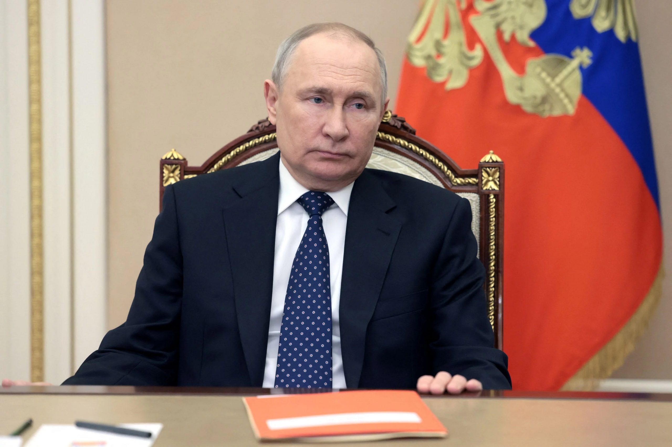 Πούτιν: Οι τραπεζίτες απολογούνται για το… πορτοφόλι του