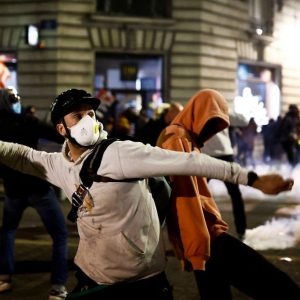 Γαλλία: Στο στόχαστρο των διαδηλωτών η επίσκεψη του βασιλιά Καρόλου