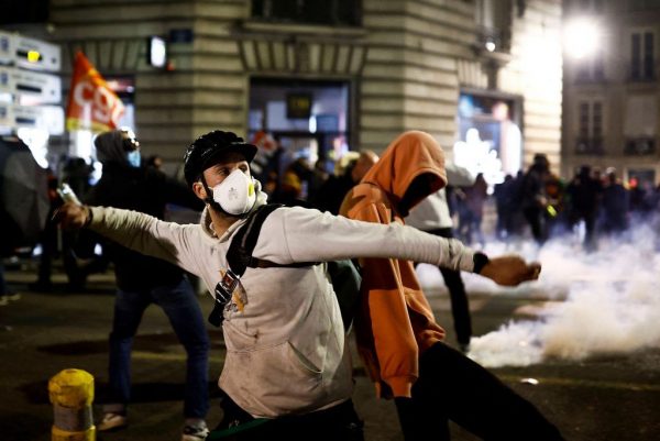 Γαλλία: Στο στόχαστρο των διαδηλωτών η επίσκεψη του βασιλιά Καρόλου