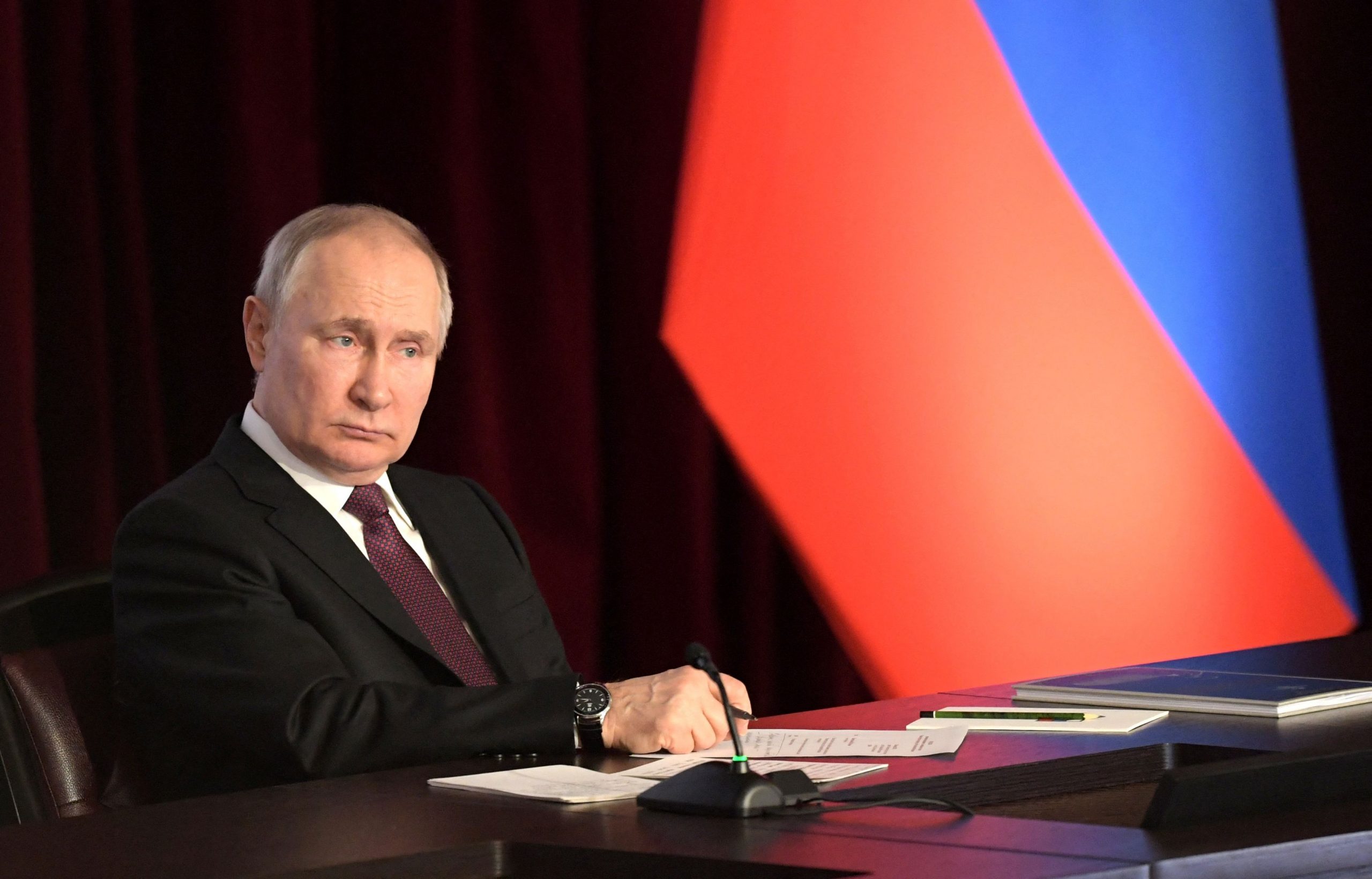 Το Οικονομικό Φόρουμ της Ρωσίας προβάλει την απομόνωση του Πούτιν