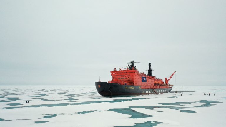 Αρκτική: «Σύγκρουση» γιγάντων με το βλέμμα σε πετρέλαιο και φυσικό αέριο