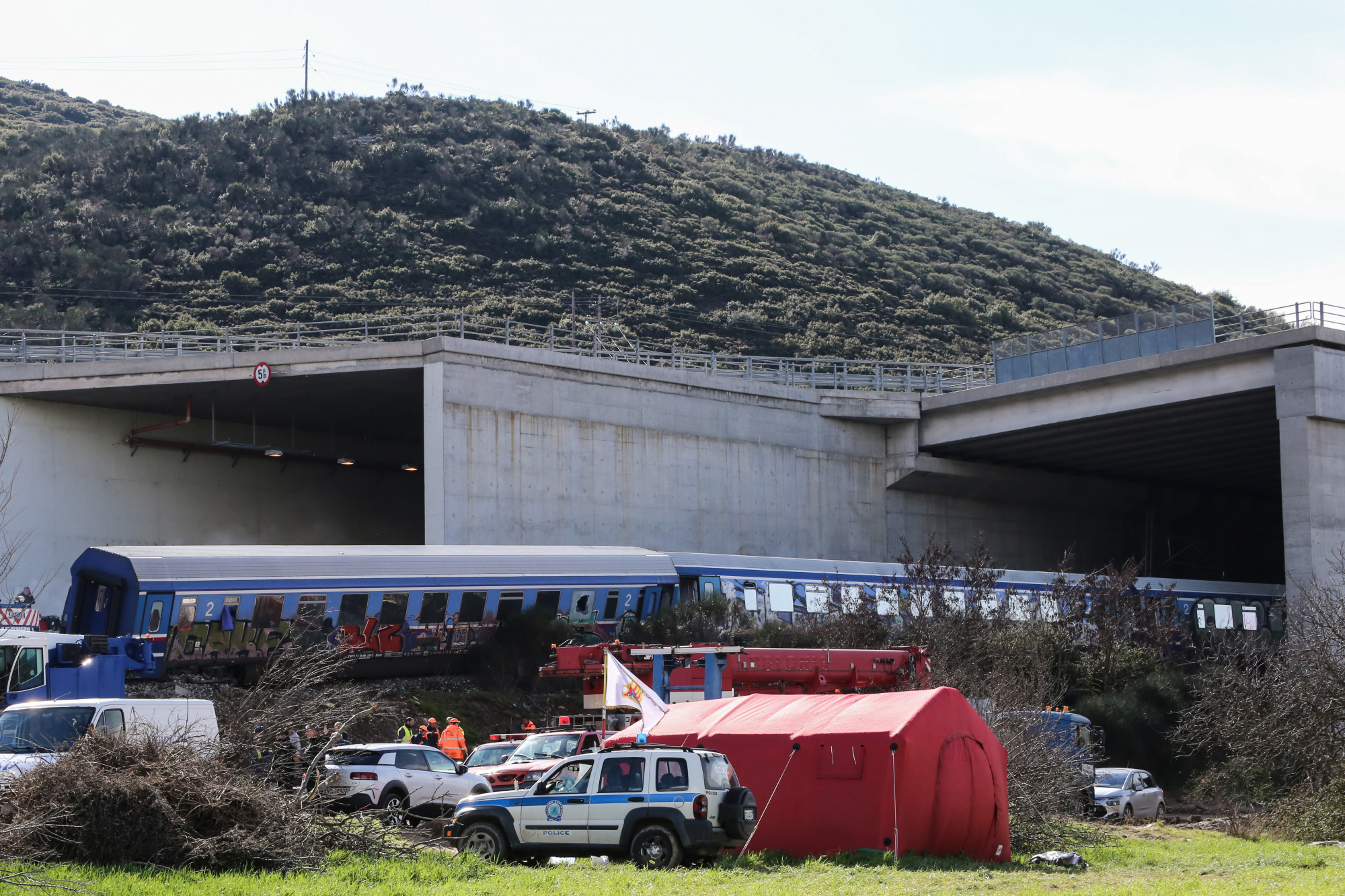 Τέμπη: Τα λάθη που οδήγησαν στη φονική σύγκρουση των τρένων – Τι ισχυρίστηκε ο σταθμάρχης