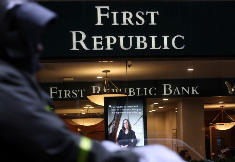 First Republic Bank: Στα σκαριά σχέδιο διάσωσης για να αποφευχθεί η κατάσχεση από τις αρχές
