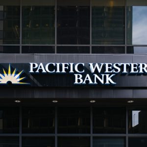 PacWest: Εξασφαλίζει 1,4 δισ. δολάρια μετρητά από την Atlas μετά την πτώση των καταθέσεων κατά 20%