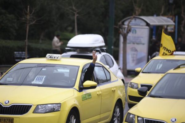 Ταξί: Απεργία των αυτοκινητιστών – Συγκέντρωση και πορεία στο υπ. Μεταφορών