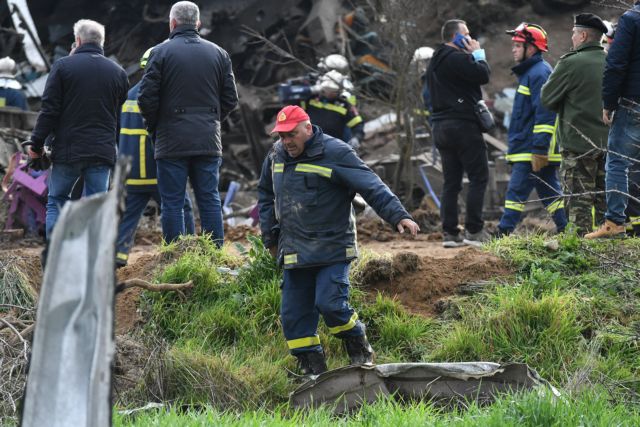 Τέμπη: Επιχειρείται να τεμαχιστεί το τρίτο βαγόνι – Ανατριχιάζει η περιγραφή διασώστη