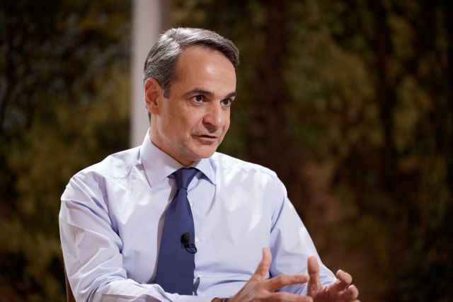 PM Mitsotakis gives first interview after Tempi rail disaster, promises in-depth reform, restructuring; elex in May