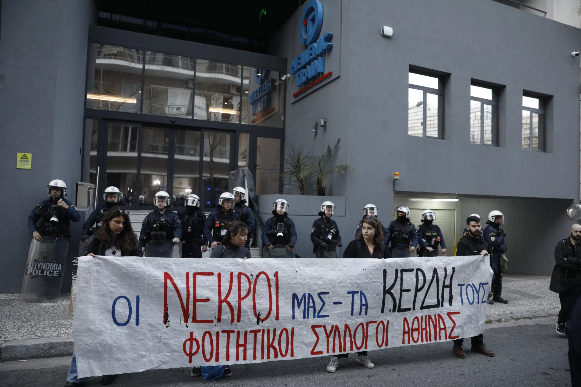 Τέμπη: Δημόσιο και Hellenic Train «εξαφάνισαν» την υποχρέωση έγκαιρης παράδοσης των συστημάτων ασφαλείας