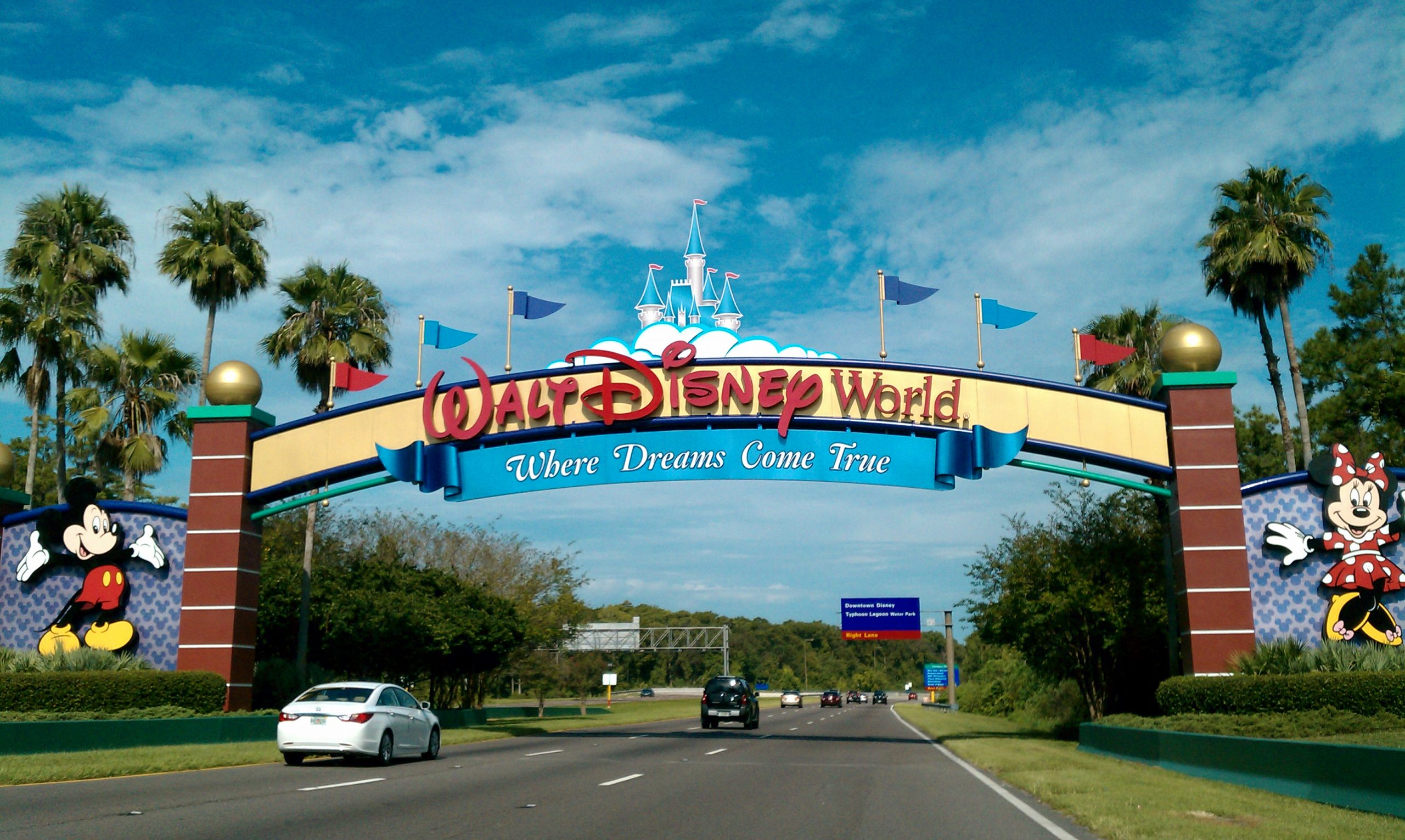 Disney: Κατέθεσε μήνυση κατά του κυβερνήτη της Φλόριντα