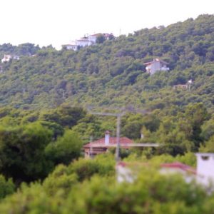 ΥΠΕΝ: Με παλιές άδειες χτίζονται ακίνητα σε δασικές εκτάσεις