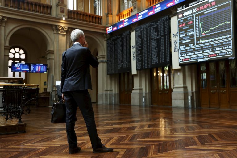 Τράπεζες: Η εμφάνιση «μνηστήρα» για την SVB καθησυχάζει τις αγορές, αλλά η κρίση δεν έχει τελειώσει