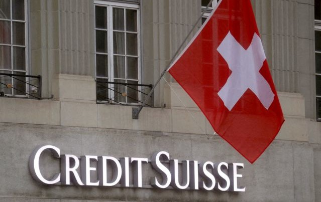 Η Credit Suisse πέφτει θύμα σε κρίση εμπιστοσύνης