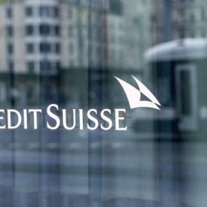 Αγορές: Το deal UBS-Credit Suisse δεν σημαίνει ότι η κρίση έχει περάσει