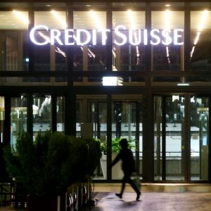 Credit Suisse: Σε αναζήτηση εργασίας κατά χιλιάδες οι τραπεζίτες της τράπεζας
