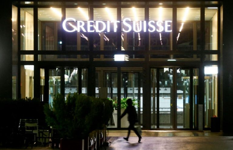 Credit Suisse: Σε αναζήτηση εργασίας κατά χιλιάδες οι τραπεζίτες της τράπεζας