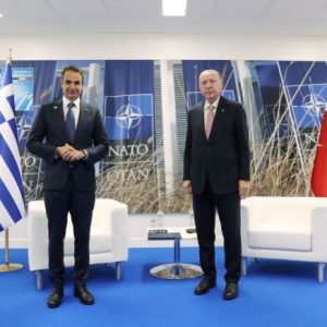 Ελληνοτουρκικά: Δύο επιστολές με συμβολισμούς – Το παράθυρο ευκαιρίας που ανοίγεται
