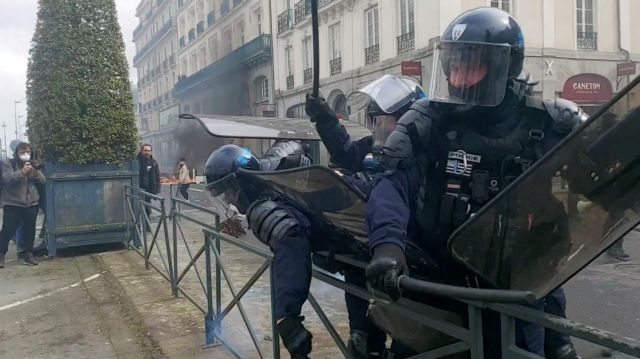 Γαλλία: Το Συμβούλιο της Ευρώπης ανησυχεί για την υπερβολική χρήση βίας κατά διαδηλωτών