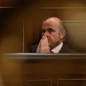 Λουίς ντε Γκίντος – ΕΚΤ: Στη σκιά της τραπεζικής θύελλας οι αποφάσεις για τα επιτόκια