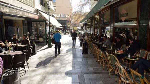 Δήμος Αθηναίων: Αναστέλλονται για την επόμενη διετία οι νέες άδειες λειτουργίας κέντρων διασκέδασης στο Κολωνάκι