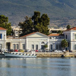 Σούπερ μάρκετ: Γιατί πάνε όλοι Καλαμάτα – Η εξαγορά της Κρητικός και η «έφοδος» της Σκλαβενίτης