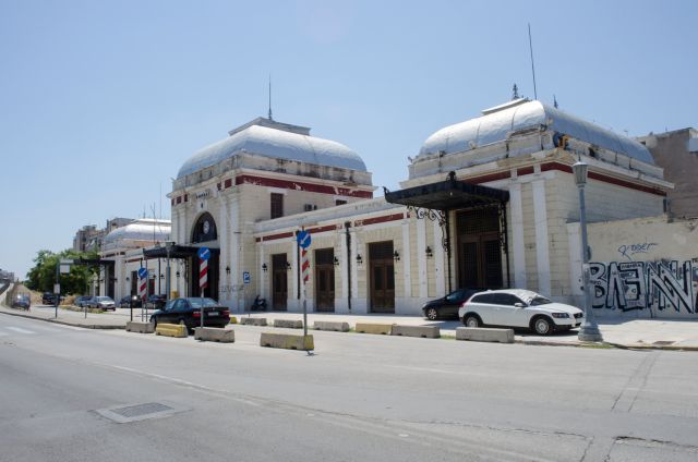 Ρημάζουν αφημένοι στην εγκατάλειψη οι σιδηροδρομικοί σταθμοί