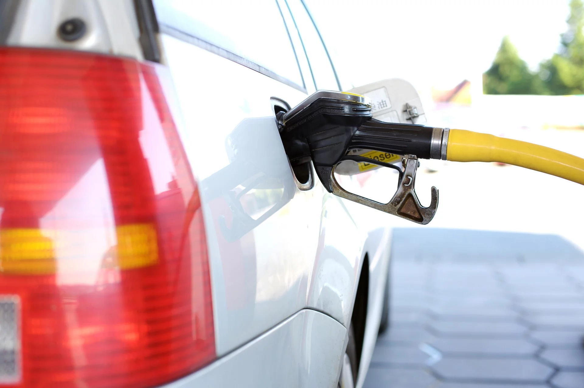 Αυτοκίνητο: Τα καύσιμα «γερνούν» – Γιατί είναι καλό να έχουμε το ρεζερβουάρ γεμάτο;