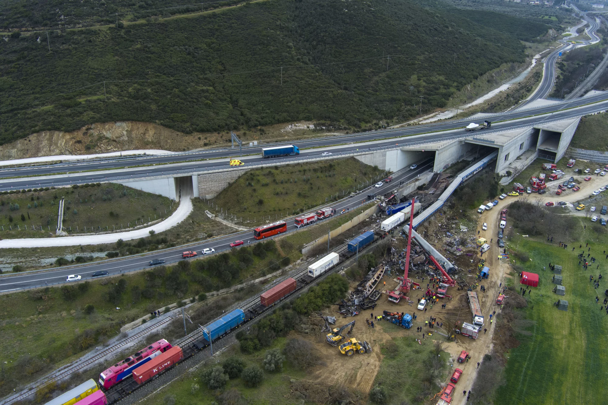 Τέμπη: Τι θα γινόταν αν η σύγκρουση γινόταν στη σήραγγα  – Τι λέει ο Λέκκας