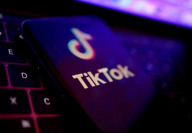 TikTok: Πωλούν ψεύτικα και επικίνδυνα καλλυντικά – Συναγερμός από δερματολόγους