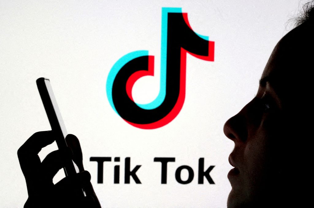 Το Tik Tok και το Instagram έγιναν οι «βασιλιάδες της ενημέρωσης» για τους νέους