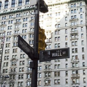 Wall Street: Σε υψηλά έτους ο Dow Jones, ισχυρά τα κέρδη του Νοεμβρίου