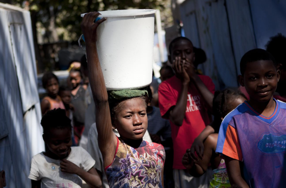 UNICEF: Χίλια παιδιά πεθαίνουν κάθε μέρα σε όλο τον κόσμο επειδή ήπιαν μολυσμένο νερό
