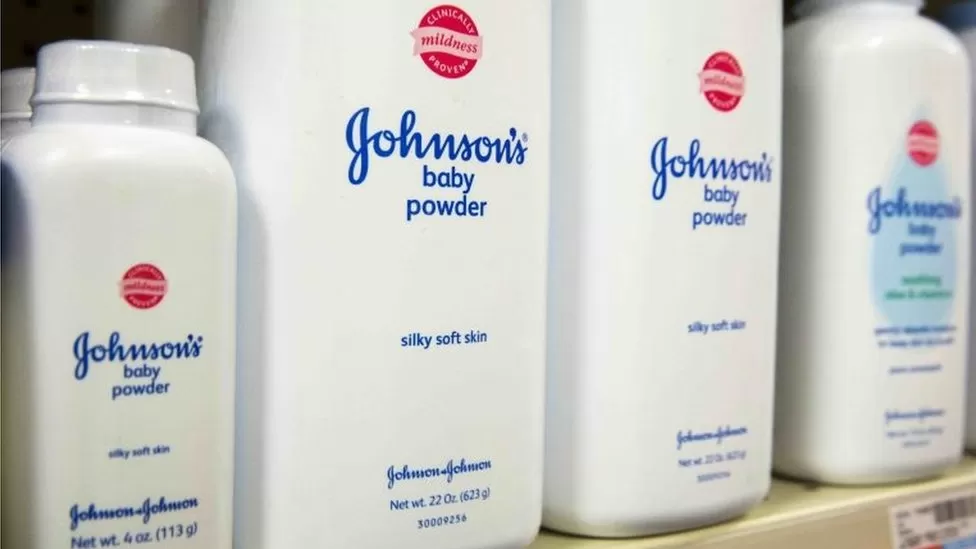 Johnson & Johnson: Προτείνει συμβιβασμό 9 δισ. δολαρίων στους ενάγοντες για την καρκινογόνο ταλκ