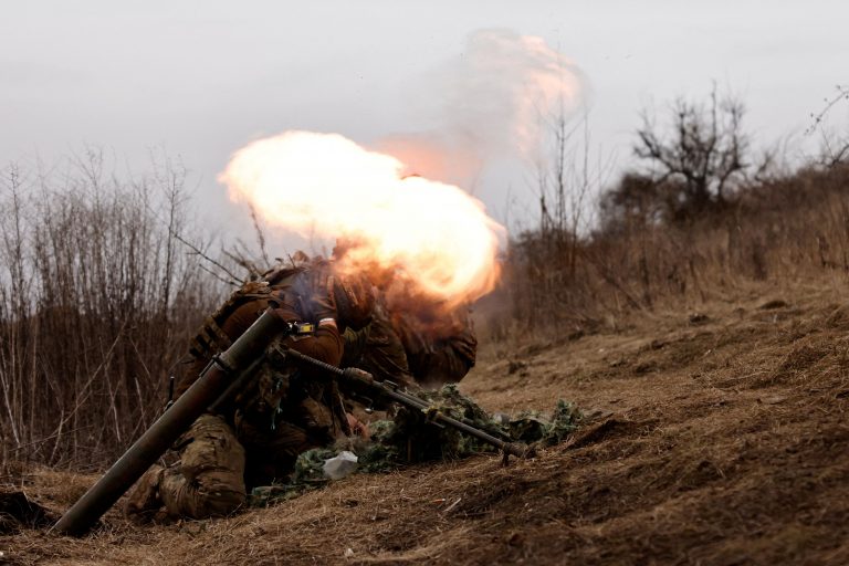 Πόλεμος στην Ουκρανία: «Ανακαλύφθηκαν εκατοντάδες σοροί Ρώσων στρατιωτών»
