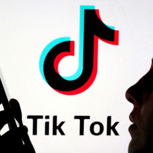 TikTok: Το ΝΑΤΟ απαγορεύει την εφαρμογή στις συσκευές του – Ανησυχίες για την ασφάλεια