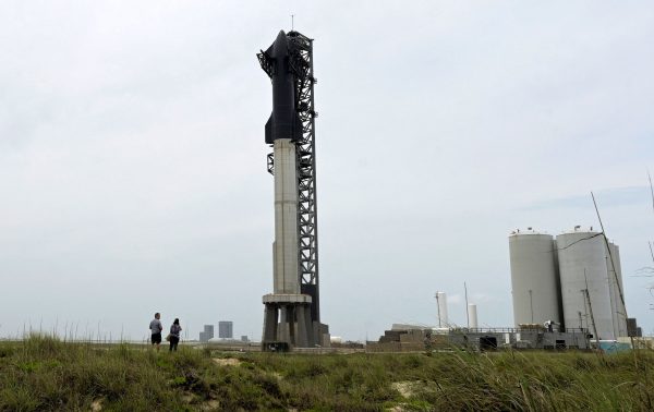 SpaceX: Αναβάλλει την εκτόξευση του Starship καθώς πλησιάζει η IPO