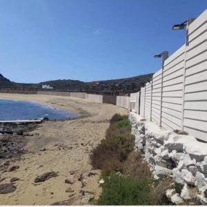 Μύκονος: Μπήκε φράχτης στην παραλία Πάνορμος