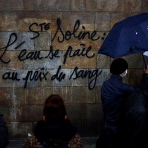 Το νέο μέτωπο για τον Μακρόν θα αφορά στο νερό