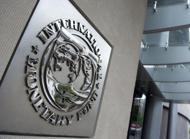 IMF sees primary surpluses and debt reduction for Greece until 2028