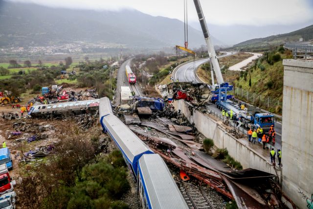 Τέμπη: Βλέπουν τηλεόραση αλλά δεν την εμπιστεύονται – «Ψήφος» εμπιστοσύνης στις ιστοσελίδες για την τραγωδία