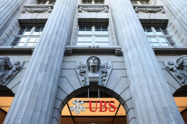 UBS: Μελετά επέκταση της παρουσίας της στις ΗΠΑ