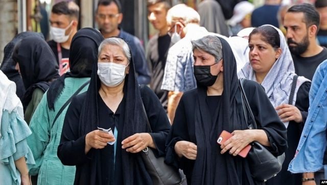 Ιράν: Ποινική δίωξη για όσους ενθαρρύνουν τις γυναίκες να μην φορούν χιτζάμπ