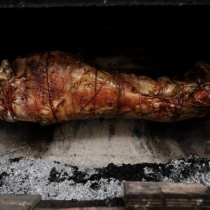 Πασχαλινό τραπέζι: Με τσιμπημένη τιμή τα ελληνικά αμνοερίφια