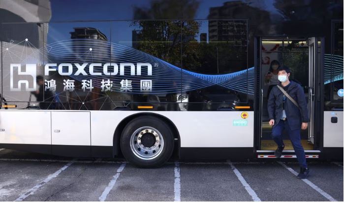 Foxconn: Η κατασκευάστρια των iPhones θέλει να εισέλθει στην αγορά EVs