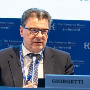 Iταλία: Καμπανάκι για τον κίνδυνο από τα υψηλότερα επιτόκια
