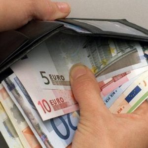 Κατώτατος μισθός: Πότε και πόσο θα αυξηθεί – Ποιοι κερδίζουν